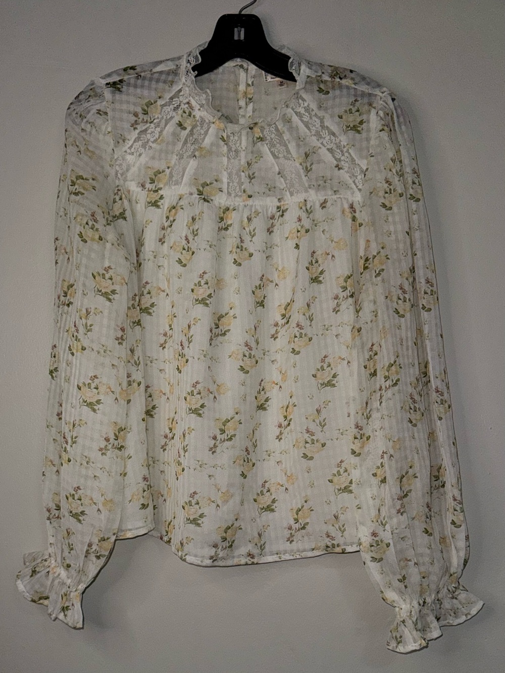 Dizzy Lizzy Light Cream Floral Lace Yoke Blouse